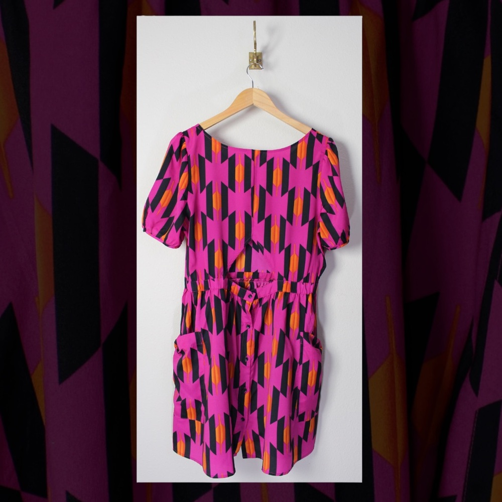 Bold Geometric Allen B. by Allen Schwartz Short Sleeved Cut Out Back Dress - Picture 9 of 14